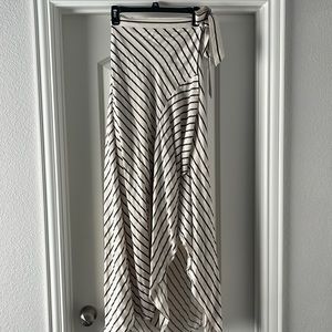 White House Black Market Skirt. Size 8